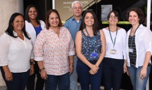 O Diretor de Admissão e Registro, Prof. Washington Braga Filho, e equipe. Fotógrafo Antônio Albuquerque. Acervo Núcleo de Memória.