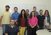 O Gerente de Informática Administrativa, Gustavo Miranda Araujo, e equipe. Fotógrafo Antônio Albuquerque. Acervo Núcleo de Memória.