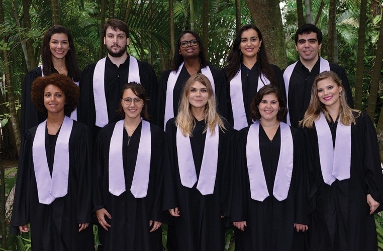Foto de formatura do curso de Letras. 2015. Acervo Coordenação de Eventos Institucionais e Cerimonial (VRC).