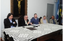 O Prof. Fernando Lázaro, o Reitor Pe. Josafá S.J., o Prof. Welles Morgado, o Vice-Reitor Pe. Ivern S.J., o Vice-Reitor Comunitário Prof. Augusto Sampaio e o Decano do CTC Prof. Luiz Silva Mello. Fotógrafo Antônio Albuquerque. Acervo Núcleo de Memória.