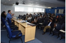 Um dos workshops realizados no auditório B8. Fotógrafo Antônio Albuquerque. Acervo Núcleo de Memória.