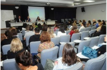 Mesa do evento, no auditório Padre Anchieta. Fotógrafo Antônio Albuquerque. Acervo Núcleo de Memória.