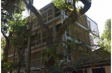 O novo prédio, localizado atrás da Vila dos Diretórios. Fotógrafo Antônio Albuquerque. Acervo Núcleo de Memória.