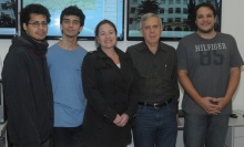 O Gerente do Centro de Gestão Integrada de Riscos, Fernando Paulo Millen Coutinho, e equipe. Fotógrafo Antônio Albuquerque. Acervo Núcleo de Memória.