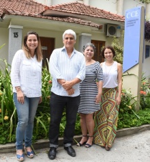 O Coordenador Central de Extensão, Prof. Alfredo Jefferson de Oliveira, e equipe. Fotógrafo Antônio Albuquerque. Acervo Núcleo de Memória.