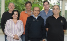 O Superintendente Administrativo, Floriano Saad Mazini, e equipe. Fotógrafo Antônio Albuquerque. Acervo Núcleo de Memória.