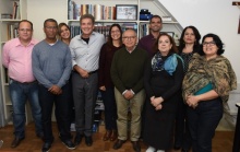 O Vice-Reitor para Assuntos Comunitários, Prof. Augusto Luiz Duarte Lopes Sampaio, e equipe. Fotógrafo Antônio Albuquerque. Acervo Núcleo de Memória.