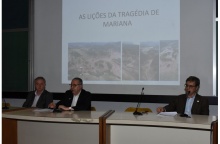 Abertura do evento com o Reitor Pe. Josafá Carlos de Siqueira S.J. no auditório do RDC. Fotógrafo Antônio Albuquerque. Acervo Núcleo de Memória.
