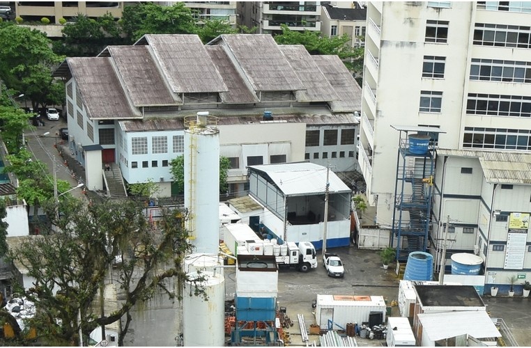 Vista do Ginásio Esportivo, do Edifício Padre Laércio S.J. e das obras do Metrô. 2016. Fotógrafo Antônio Albuquerque. Acervo Núcleo de Memória.