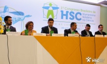 Cerimônia de abertura, no salão da Pastoral, com a presença do Vice-Reitor Pe. Álvaro Pimentel S.J. Fonte: Facebook do Congresso.