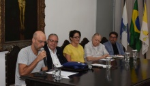 O Prof. Otavio Leonidio, o Reitor Pe. Josafá S.J., a Profa. Maria Fernanda Lemos, o Vice-Reitor Pe. Ivern S.J. e o Decano do CTCH, Prof. Júlio Diniz. Fotógrafo Antônio Albuquerque.