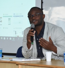 O historiador Patrício Batsîkama, em palestra no auditório B8. Fotógrafo Antônio Albuquerque.