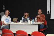 O escritor Luiz Ruffato, à direita, na sala K102. Fotógrafo Antônio Albuquerque.