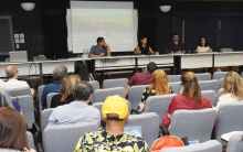 Mesa com os professores Felipe Sussekind (CIS), Alyne Costa (FIL), Carlos Eduardo Felix (DAD) e Mylene Mizrahi (EDU). Fotógrafo Antônio Albuquerque.