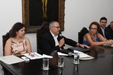 A profa. Inez Stampa, o Reitor pe. Josafá S.J., a profa. Andréia Salvador e o Vice-reitor pe. Álvaro Pimentel S.J. Fotógrafo Antônio Albuquerque.