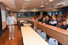 A aula do prof. Abramovay contou com a presença do Vice-Reitor Pe. Álvaro Pimentel S.J., do Vice-Reitor Acadêmico prof. José Ricardo Bergmann e do decano do CCS, prof. Luiz Roberto Cunha. Fotógrafo Antônio Albuquerque.