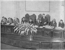 Mesa que presidiu à instalação dos cursos do Instituto de Psicologia Aplicada. Mesa que presidiu à instalação dos cursos do Instituto de Psicologia Aplicada.