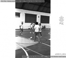 Alunas em jogo de futebol. 1979.  Acervo do Professor Alfredo Jefferson.