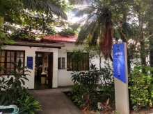 Entrada da sede da AFPUC. Fotógrafo Antônio Albuquerque. Acervo Núcleo de Memória.