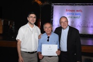 O Reitor, Pe. Josafá S.J. e o Vice-reitor, Pe. Álvaro Pimentel S.J. fazem a entrega do diploma de Honra ao Mérito ao professor Augusto Luiz Duarte Lopes Sampaio, Vice-reitor Comunitário, por seus 50 anos de dedicação à PUC-Rio. O Reitor, Pe. Josafá S.J. e o Vice-reitor, Pe. Álvaro Pimentel S.J. fazem a entrega do diploma de Honra ao Mérito ao professor Augusto Luiz Duarte Lopes Sampaio, Vice-reitor Comunitário, por seus 50 anos de dedicação à PUC-Rio.