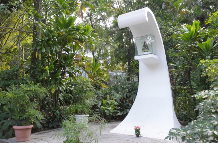 Altar de Nossa Senhora Aparecida. Ao fundo o Solar Grandjean de Montigny. 2013. Fotógrafo Antônio Albuquerque. Acervo do Núcleo de Memória.