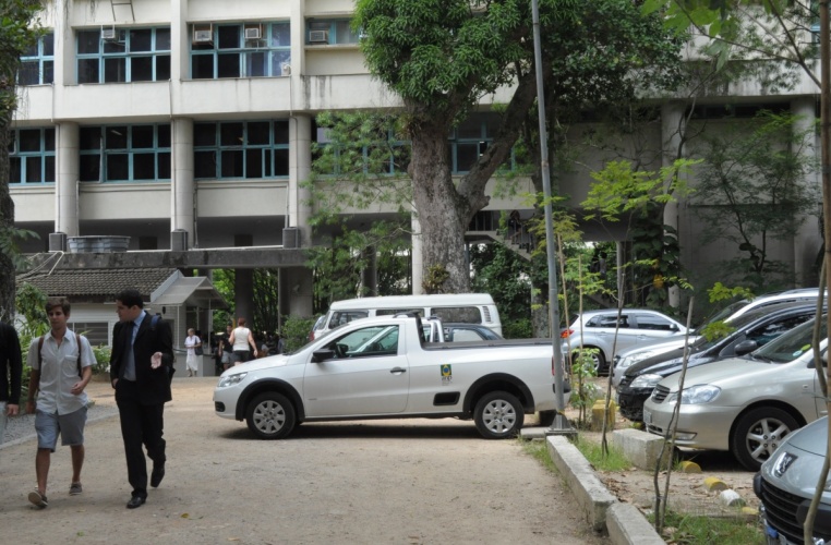 Estacionamento atrás da Ala Kennedy. 2012. Fotógrafo Antônio Albuquerque. Acervo do Núcleo de Memória.