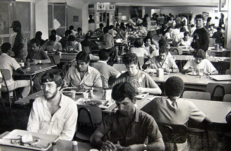 Bandejão da PUC-Rio. 1988. Fotógrafo desconhecido. Acervo do Núcleo de Memória.