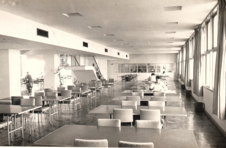Salão principal da Biblioteca Central. 1972. Fotógrafo desconhecido. Acervo do Núcleo de Memória.