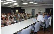 Evento de abertura do PIBID 2014 no auditório Padre Anchieta, com a presença do Vice-Reitor para Assuntos Acadêmicos Prof. José Ricardo Bergmann. Fotógrafo Antônio Albuquerque. Acervo Núcleo de Memória.