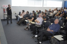 Fala do Prof. Rodrigo Penna Firme Pedrosa no Auditório B8. Fotógrafo Antônio Albuquerque. Acervo do Núcleo de Memória.