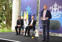 O Reitor pe. Anderson S.J., Dom Antonio Augusto Dias, representante do Cardeal Dom Orani, e o Ministro Luís Roberto Barroso. Fotógrafo Antônio Albuquerque.