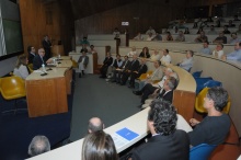 Abertura do evento, com o Reitor Prof. Pe. Josafá Carlos de Siqueira S.J. Fotógrafo Antônio Albuquerque. Acervo do Núcleo de Memória.