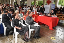 Em primeiro plano, a Consulesa Tian Min e o Vice-Reitor, pe. André Araújo S.J. Fotógrafo Antônio Albuquerque.