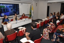 Mesa de abertura do evento, com as professoras Maria Rita Passeri, Erica Rodrigues e Maria Cristina Monteiro, no auditório do IAG. Fotógrafo Antônio Albuquerque.