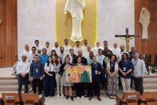 Participantes do evento, em cerimônia na Igreja do Sagrado Coração de Jesus.