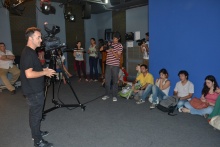 Palestra com o iluminador português Rui Poças. Fotógrafo Antônio Albuquerque. Acervo do Núcleo de Memória.