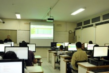 Alunos das comunidades em aula no RDC. Fotógrafa Pamella Vasconcellos. Acervo do Projeto Comunicar.