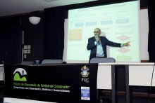 Palestra durante o evento. Fotógrafo Weiler Finamore Filho. Acervo do Projeto Comunicar.