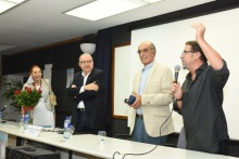 Marina Colasanti, o Reitor Pe. Josafá S.J., Affonso Romano e o Decano do CTCH prof. Júlio Diniz, no auditório Padre Anchieta. Fotógrafo Antônio Albuquerque.