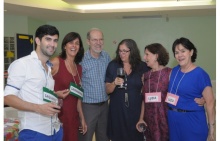 O Prof. Ilmar, ao centro, cercado por "Saquaremas" e "Luzias". Fotógrafo Antônio Albuquerque. Acervo Núcleo de Memória.