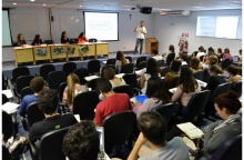 Mesa sobre segurança alimentar, transgênicos e agrotóxicos, no auditório B8. Fotógrafo Antônio Albuquerque. Acervo Núcleo de Memória.