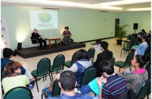 Evento realizado no salão da Pastoral Universitária. Fotógrafo Antônio Albuquerque. Acervo Núcleo de Memória.
