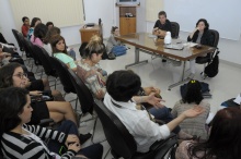 Na mesa os Professores Marcus André Vieira e Esther Maria Arantes. Evento realizado na sala L201. Fotógrafo Antônio Albuquerque. Acervo do Núcleo de Memória.
