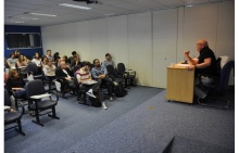 Palestra Violence, Law, and Resistance - A Contemporary Perspective, no Auditório B8. Fotógrafo Antônio Albuquerque. Acervo Núcleo de Memória.
