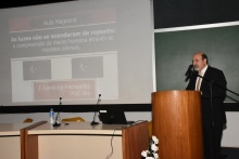 O prof. Landeira apresenta sua Aula Magistral no auditório do RDC. Fotógrafo Antônio Albuquerque.