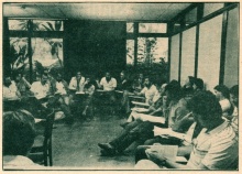 Uma das reuniões, em sala do IAG. Jornal da ADPUC, junho de 1983, p.4.