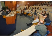 Abertura do evento, com a apresentação do Prof. Luiz Felipe Guanaes (NIMA), no Auditório do RDC. Fotógrafo Antônio Albuquerque. Acervo Núcleo de Memória.