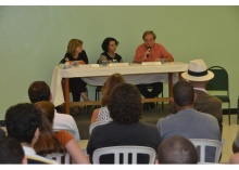 Mesa com os professores Maria Alice Rezende de Carvalho (CIS), Maria Sarah da Silva Telles (CIS) e Daniel Aarão Reis (UFF). Fotógrafo Antônio Albuquerque. Acervo Núcleo de Memória.