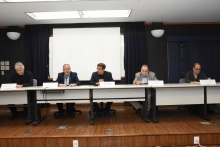 Mesa de abertura com o Reitor Pe. Josafá Carlos de Siqueira S.J., o Vice-Reitor Acadêmico prof. Bergmann e os decanos do CTCH e do CCS, professores Júlio Diniz e Luiz Roberto Cunha. Fotógrafo Antônio Albuquerque.