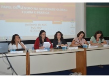 Mesa com as pesquisadoras Grazielle Costa (UFF), Paula Sandrin (IRI), Márcia Nina Bernardes (JUR), Renata Giannini (IRI) e Diana Aguiar (Transnational Institute). Fotógrafo Antônio Albuquerque. Acervo Núcleo de Memória.